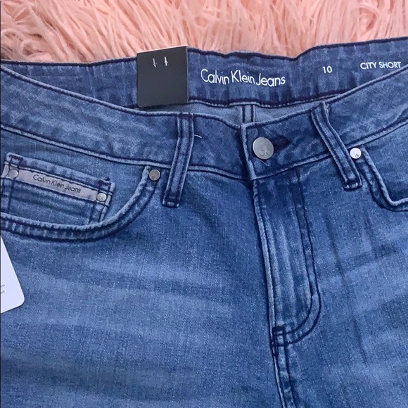 Shorts - Picture 3 of 4